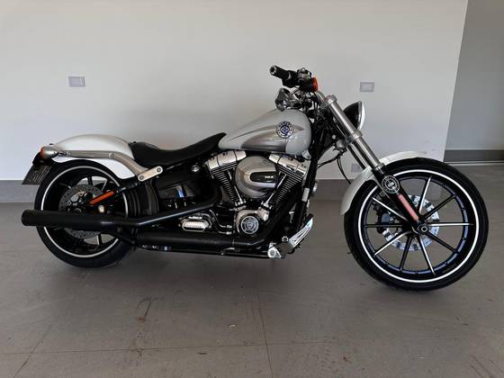 HARLEY-DAVIDSON SOFTAIL BREAKOUT 